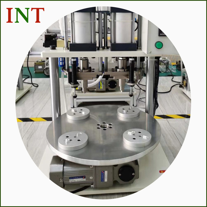 Automatiske nittemaskinekomponenter og -moduler